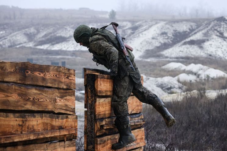 "러 정부에 속아 우크라 참전"…취업사기 피해자 2만명 육박