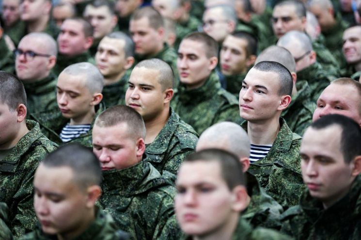 "러 정부에 속아 우크라 참전"…취업사기 피해자 2만명 육박