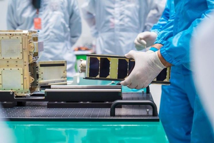 위성사진 수출도 규제에 막혀…민간 위성기업, 제도부터 바꿔야