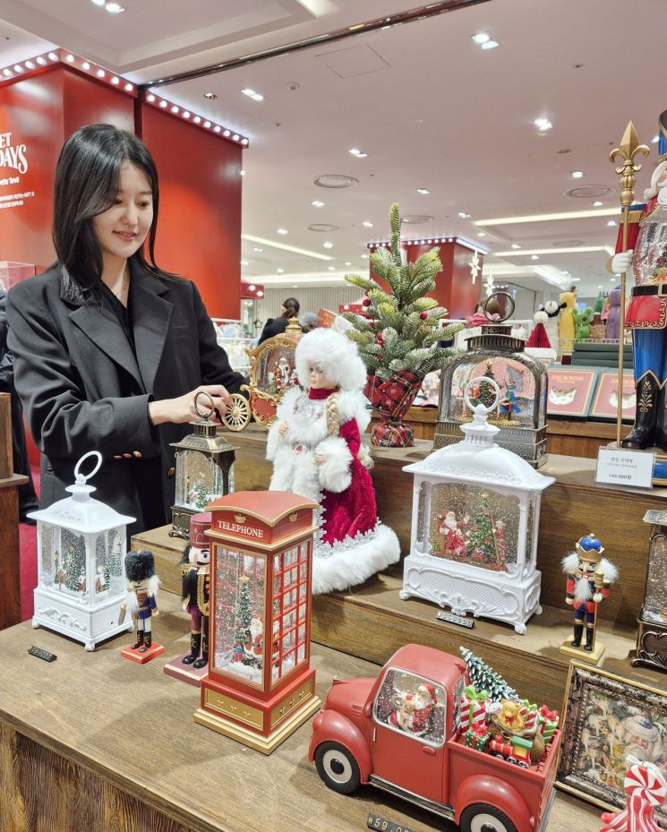 겨울이 멜로디가 된다… 롯데百 부산본점, 크리스마스 오르골 컬렉션 선봬