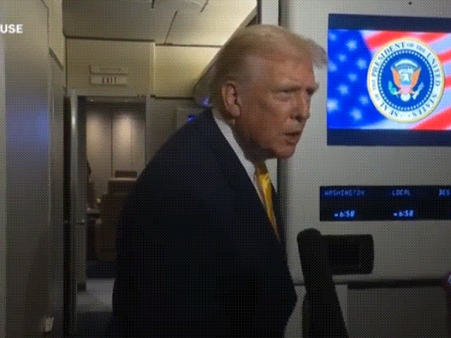 도널드 트럼프 미국 대통령이 엡스타인 관련 질문한 기자 향해 삿대질하며 "조용히 해, 뚱보야!"라고 말해 논란이 됐다. /CNN