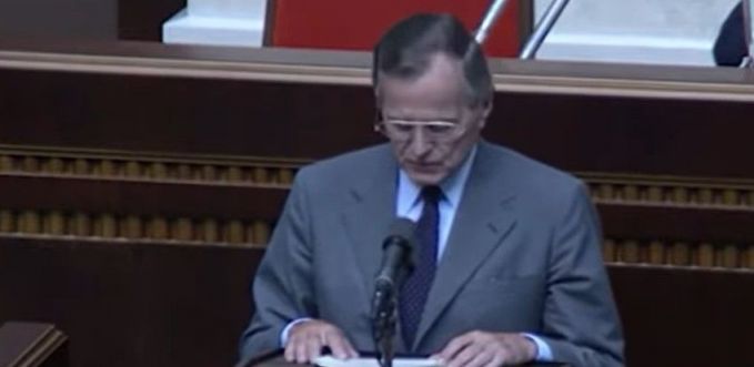 치킨 키이우 한 접시에 담긴 우크라이나 투쟁사 [맛있는 이야기]