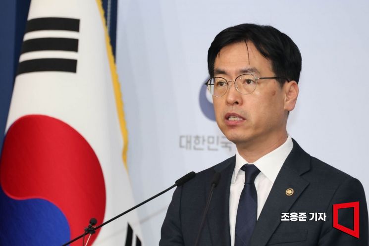 [포토] 지방의원 외유성국외출장 방지 대책 발표하는 김민재 차관