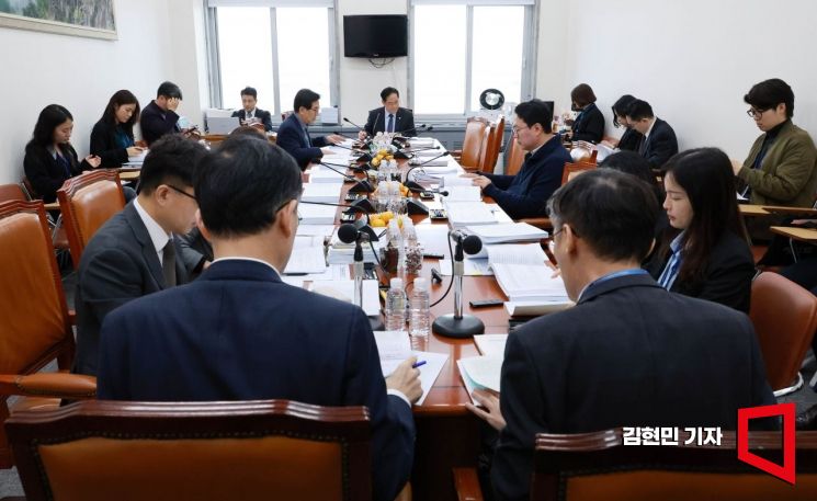 26일 서울 여의도 국회에서 기획재정위원회 조세소위원회가 열리고 있다. 2025.11.26 김현민 기자