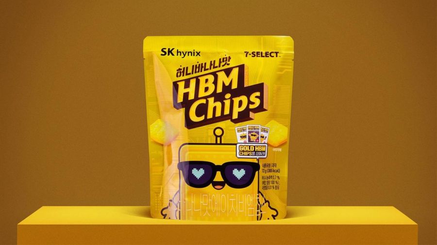세븐일레븐은 SK하이닉스와 손잡고 HBM(High Bandwith Memory) 반도체 칩을 스낵으로 재해석한 자체 브랜드(PB) 상품 '세븐셀렉트 허니바나나맛 HBM 칩'을 출시했다고 26일 밝혔다. 세븐일레븐 제공