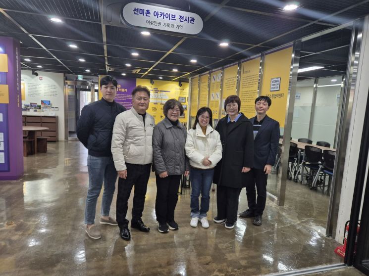 경주시의회 정희택·이강희 의원이 전주 여성인권지원센터를 방문하는 모습. 경주시의회 제공
