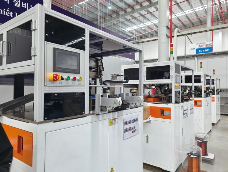 에이텀 베트남 공장에 구축된 글로벌 완성차 부품업체향 트랜스 생산라인. 장효원 기자