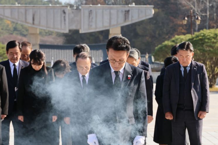 광주 찾은 김민석 총리, 역사·산업·골목경제 현장 살폈다