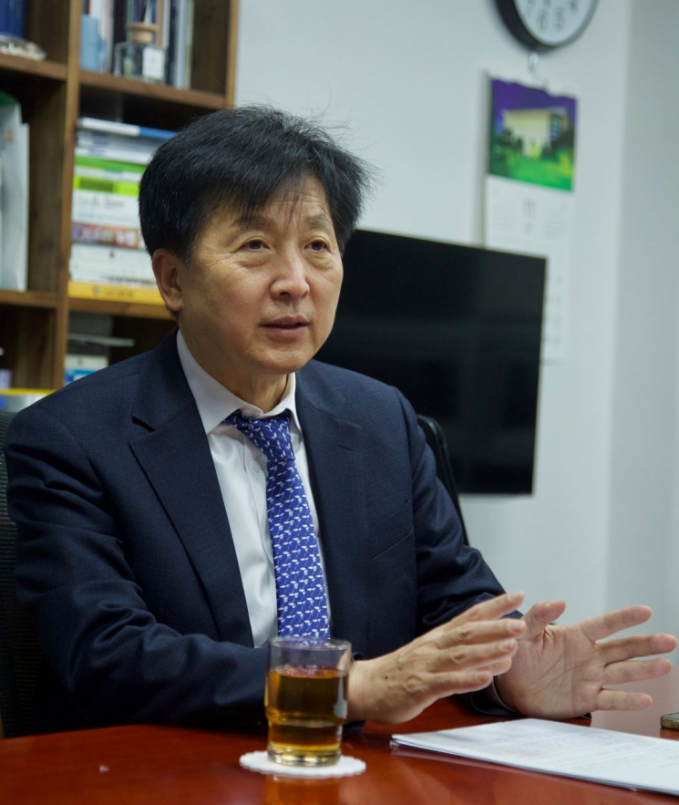 19일 여의도 국회에서 오기형 더불어민주당 의원이 인터뷰 질의에 답하고 있다/사진=오기형 의원실