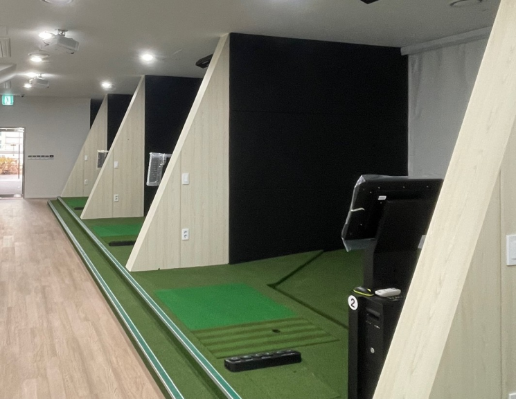 충무스포츠센터 스크린 파크골프장. 중구 제공.