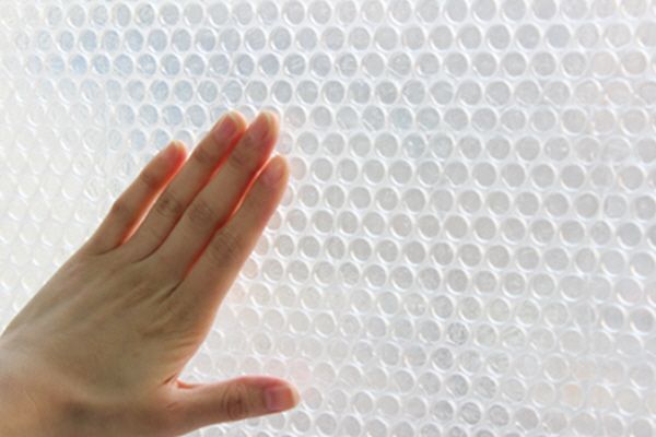 난방비 아끼려 뽁뽁이 붙였는데…"잘못하면 큰 일" 전문가 경고