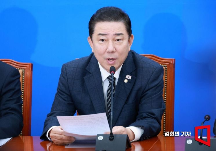 김병기 더불어민주당 원내대표가 27일 국회에서 열린 정책조정회의에서 발언하고 있다. 2025.11.27 김현민 기자