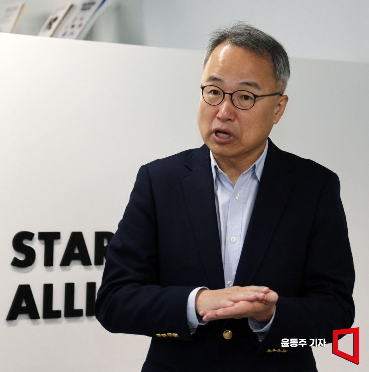 "한국, 주 52시간 고집하다간 경쟁력 잃고 뒤처진다"…경고 날린 AI업계 