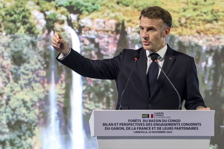 "새로운 판다 보냈으면" 마크롱, 판다 귀국길에 시진핑 만난다