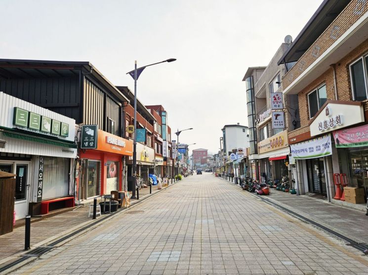 Gapyeong County Transforms Music Station 1939 Street Landscape... Completes Signboard Improvement Project