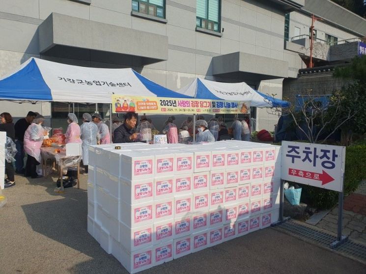 Gijang County, Busan Holds "Kimchi Making with Love" Event with Women's Association Council