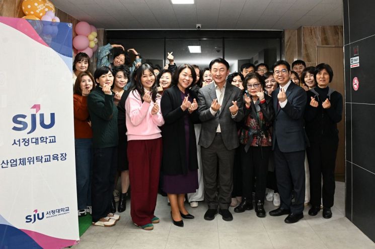 김동근 시장, 직장·학업 병행 만학도 격려…"성장과 도전 적극 지원"