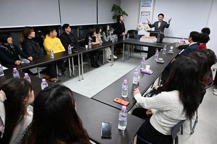 김동근 시장, 직장·학업 병행 만학도 격려…"성장과 도전 적극 지원"