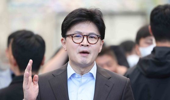 "2000만명이 쓴다"…'새벽배송 제한 반대' 청원 공유한 한동훈