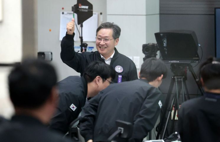 흔들리던 우주청, 누리호 4차 발사 성공으로 '컨트롤타워' 존재감 되찾나