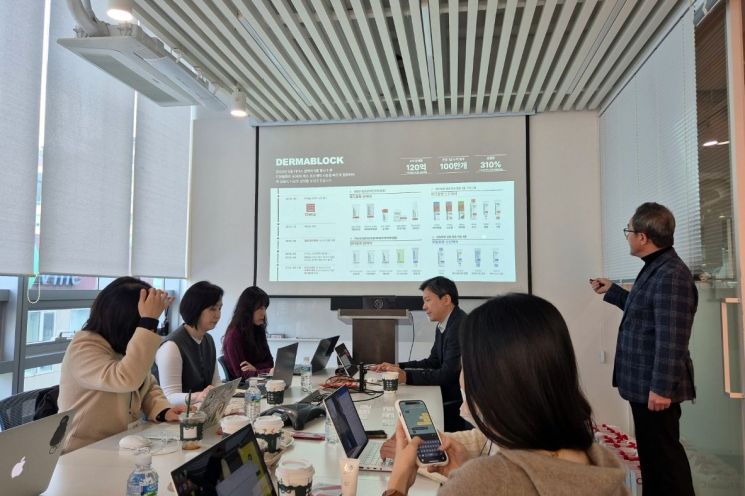 지난 26일 서울 강남구 서초동 씨엠에스랩 본사에서 이진수 대표가 글로벌 확장 전략을 발표하고 있다. 최호경 기자