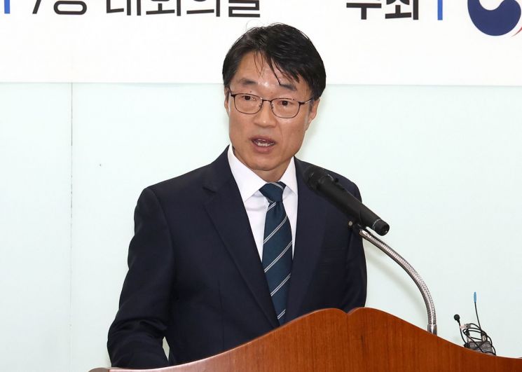 한삼석 국민권익위원회 부위원장이 정부세종청사 권익위 대회의실에서 발언하고 있다. 연합뉴스