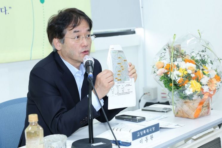 이동환 고양특례시장이 탄현2동을 방문해 주민과의 현장소통을 진행하고 있다. 고양특례시 제공