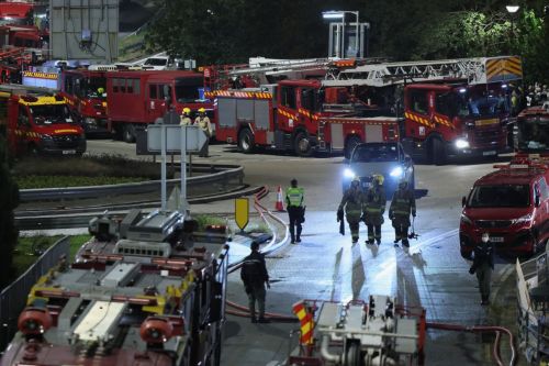 홍콩 참사 사망자 100명 육박…건설사 임원 '과실치사' 혐의 구속