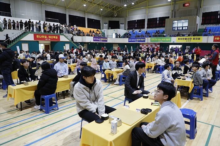 신안천일염 전국 바둑대회에 참가하기 위해  250여명의 학생바둑 동호인들이 신안을 찾는다. 신안군 제공
