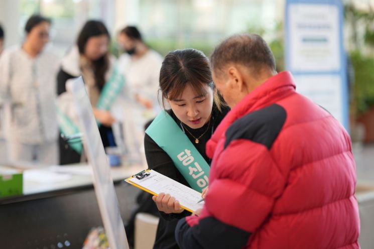 Southeast Regional Radiation Medicine Center Holds Life-Sustaining Treatment Decision System Campaign... Over 60 Register Advance Directives