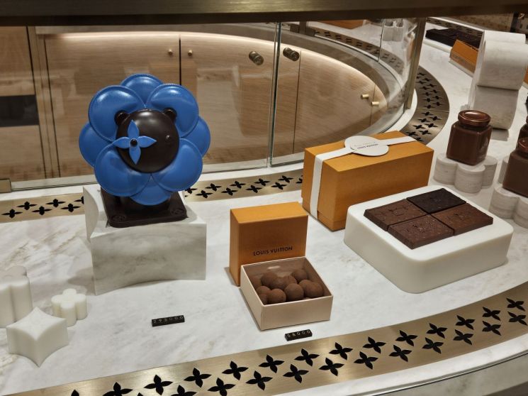 [Luxury World] A 10 Million Won Luxury Bag Tunnel... The World's Largest 'Louis Vuitton' Experiential Space