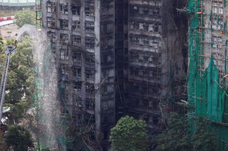 AFP "홍콩 정부, 아파트 화재 진화 작업 종료"