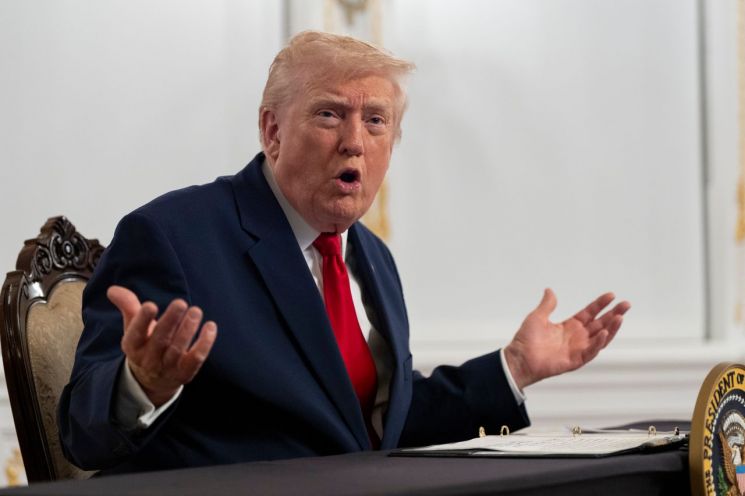 도널드 트럼프 대통령이 또 여성 기자를 상대로 또 폭언성 발언을 해 논란이다. AP연합뉴스.