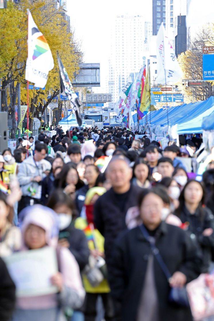 29일 광주 동구 금남로 일대에서 광주퀴어문화축제가 열리고 있다. 연합뉴스