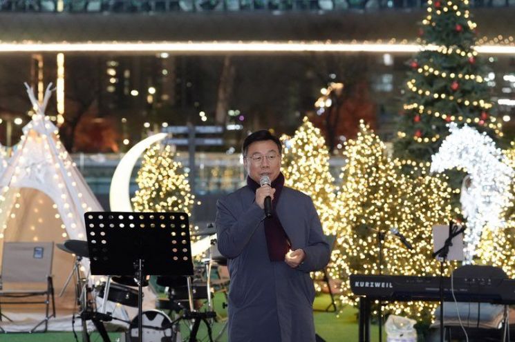 성남시, 판교역 광장 성탄트리 점등…신상진 시장 "따뜻함·희망 전하길"