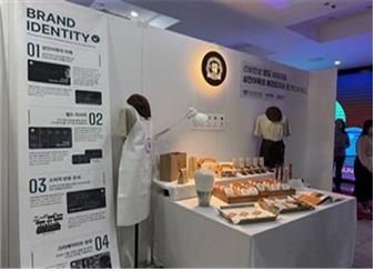 동서대 시각디자인학과와 삼진식품이 콜라보해 아이덴티티를 구축한 삼진어묵 매장.