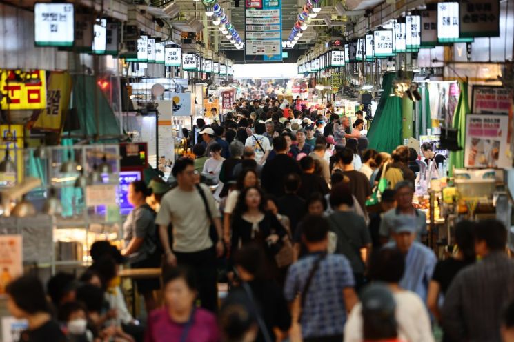 1·2차 ‘민생회복 소비쿠폰’ 사용 기한이 30일 자정을 끝으로 모두 종료된다. 연합뉴스