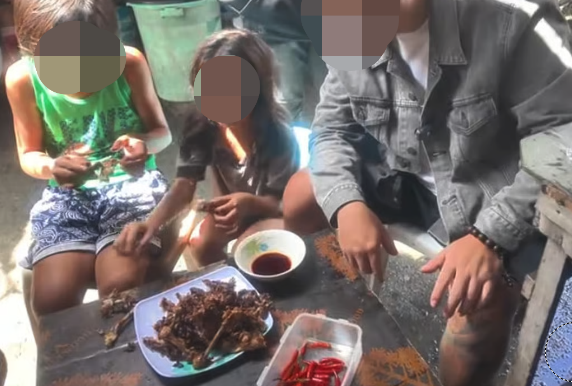 "먹는 척만 해라" SNS 강타…음식물 쓰레기 '팍팍' 씻어 먹는 '이 나라' 충격