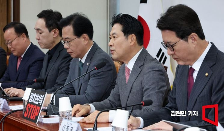 장동혁 국민의힘 대표가 1일 국회에서 열린 최고위원회의에서 발언하고 있다. 김현민 기자