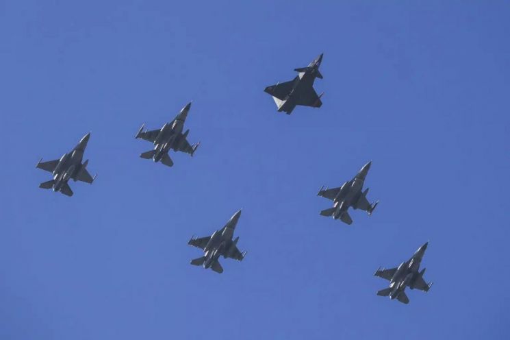 튀르키예, '세계 최초' 드론 공중공격 성공…새 드론 강국 떠오르나