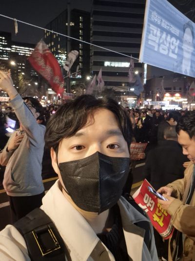 "계엄 불안증에 수시로 뉴스 확인"…다시 만난 그날의 시민들[12·3 비상계엄 1년]