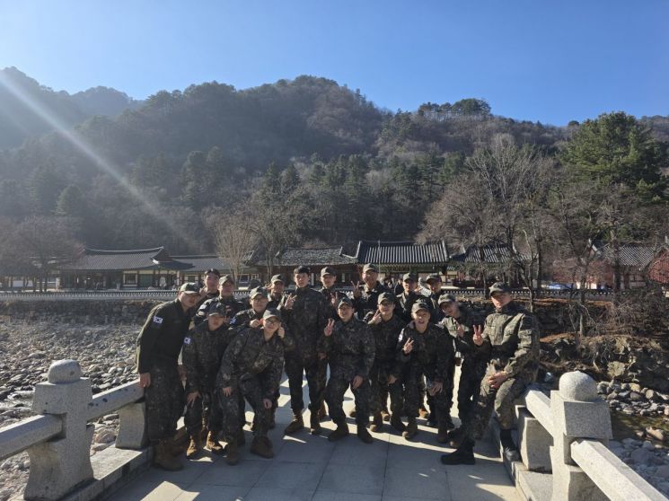 인제군이 제1호 고향사랑기금사업 '인제시티투어' 노선 발굴에 박차를 가하고 있다. 사진은 군장병 지역 관광선진지 견학 모습. 인제군 제공
