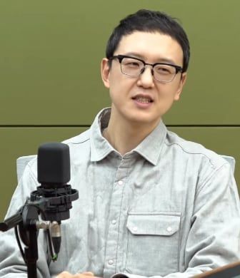 JTBC 드라마 '서울 자가에 대기업 다니는 김 부장 이야기' 원작 소설을 쓴 송희구 작가. CBS 김현정의 뉴스쇼