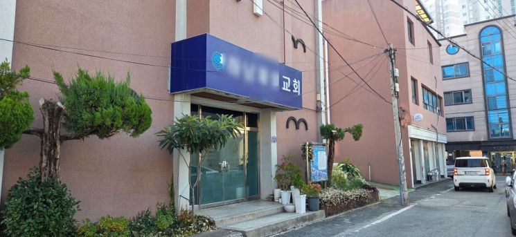 신안 염전 강제노동 피해자를 요양병원에 입원 시키고 돈을 빼돌린 목사가 운영하는 교회 전경. 민찬기 기자