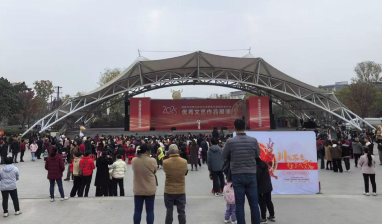 1명 뽑는데 6470명 몰렸다…한국 청년들 외면하는 공무원, 중국선 '인기'