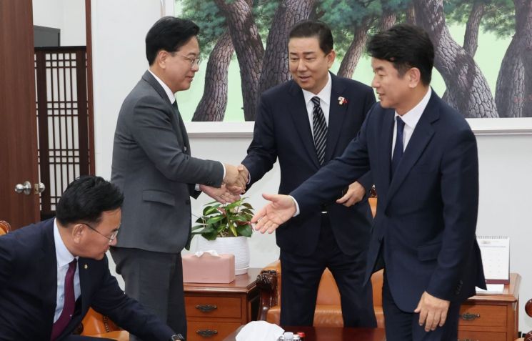 여야, 예산안 '총액유지' 잠정 합의…"감액 4조, 증액 추가논의"