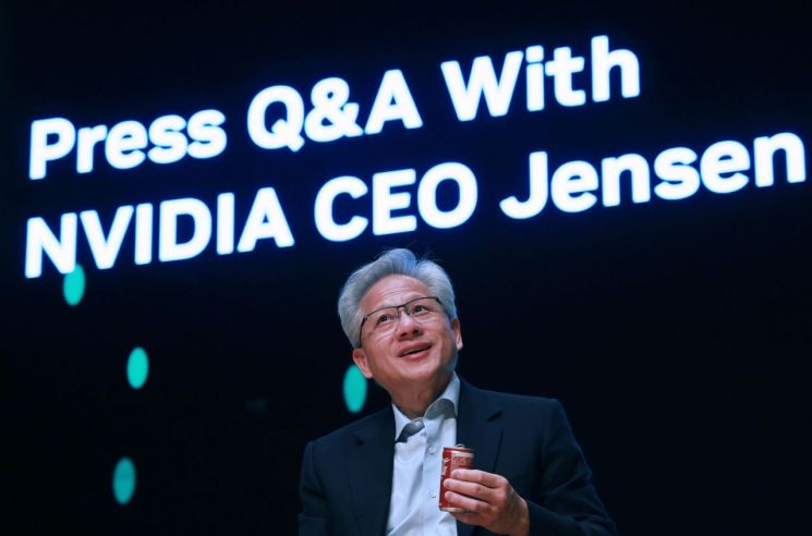 엔비디아 '역대급 딜' 나왔다…젠슨황, AI칩 스타트업 29조원 '베팅'