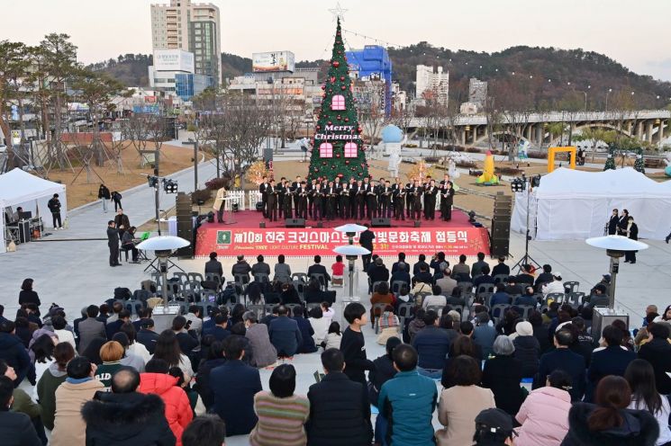 진주시, '진주 크리스마스트리 참 빛 문화축제' 개막