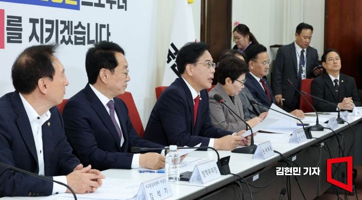 송언석 국민의힘 원내대표가 2일 국회에서 열린 대미투자특별법 점검 상임위원장·간사단회의에서 발언하고 있다. 2025.12.2 김현민 기자