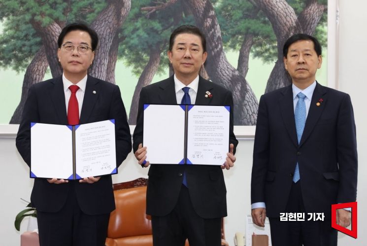 여야, 5년 만에 예산안 법정기한 처리…"국회심사 거쳐 재정수지는 개선될 듯"(종합)